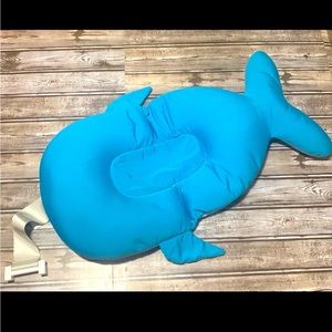 Bathtub pillow insert